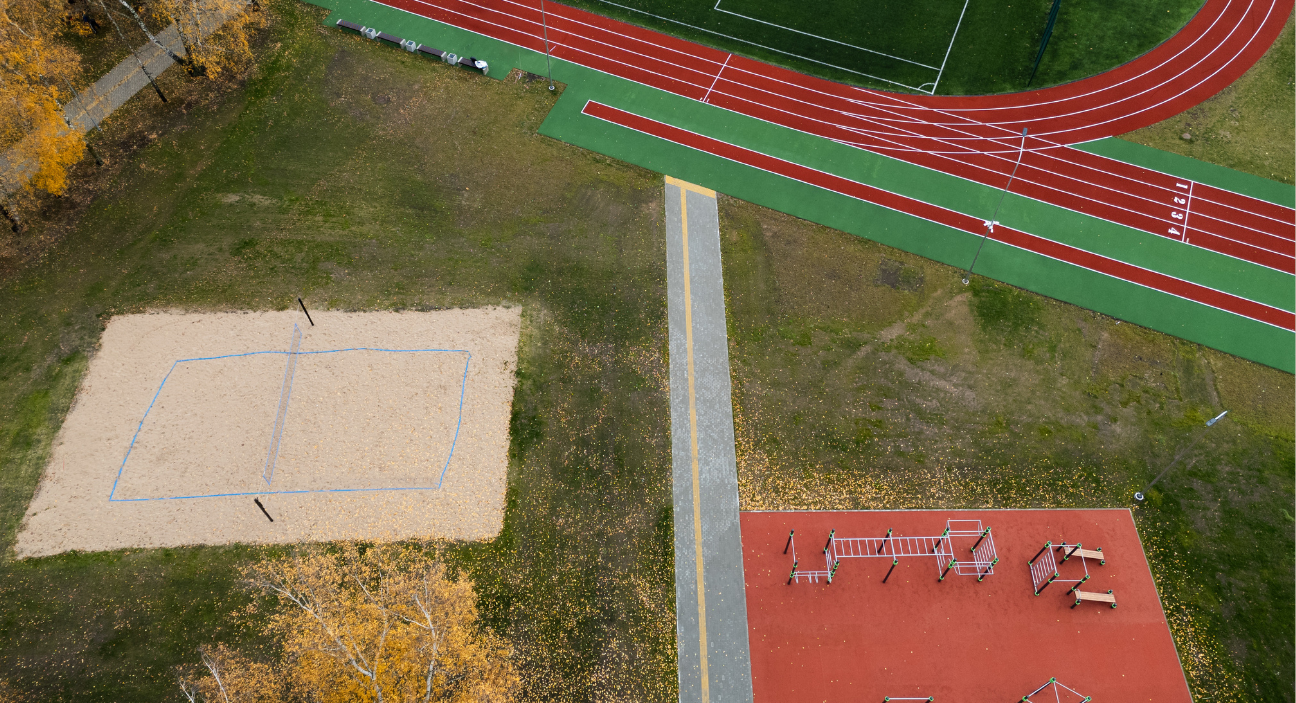 Modernus stadionas Jonavos Jeronimo Ralio gimnazijos teritorijoje